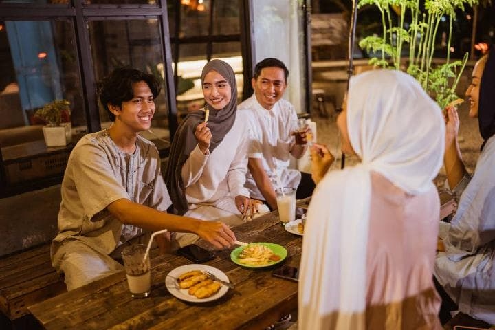 Bikin Baper Massal! Tren "Takjil Blind Date" Meledak di TikTok, Cara Ampuh Jomblo Cari Jodoh Sambil Ngabuburit