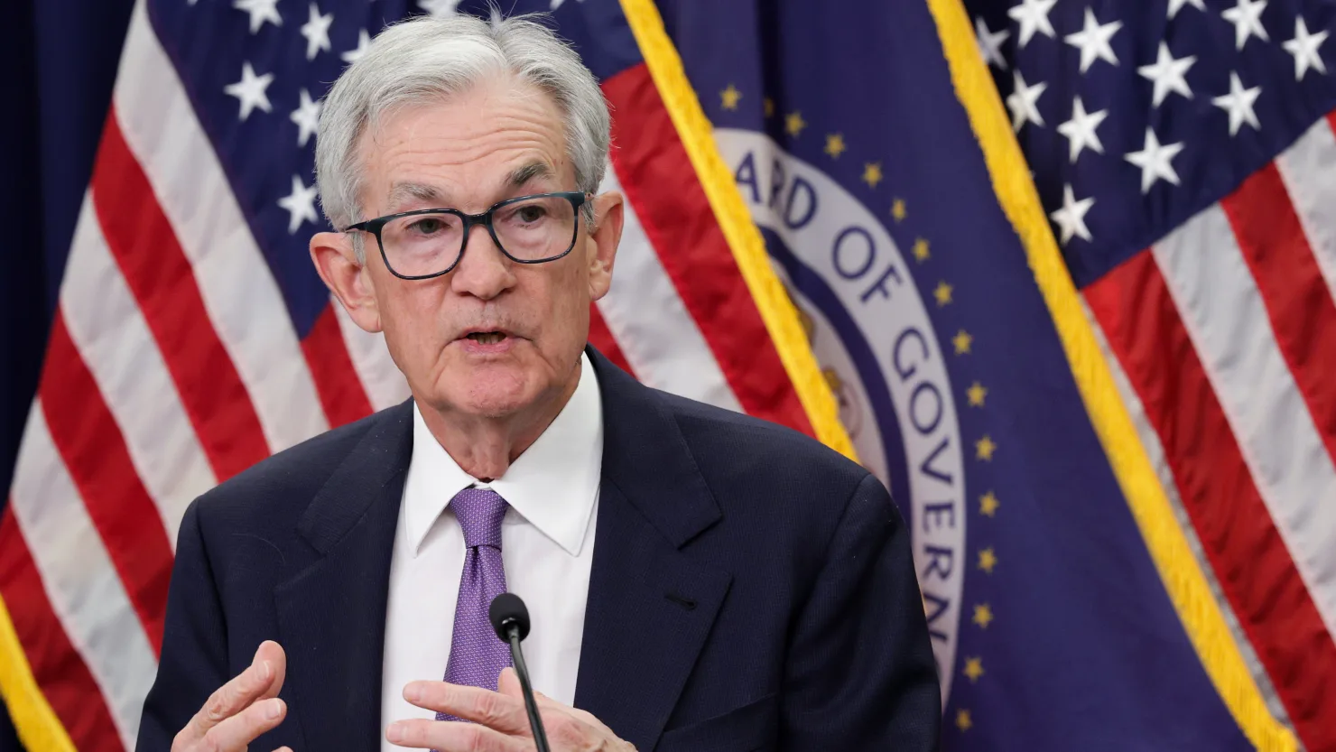 Donald Trump Gigit Jari! Hakim AS Beri Pukulan Telak, Blokir Paksa Investigasi Kriminal Bos The Fed